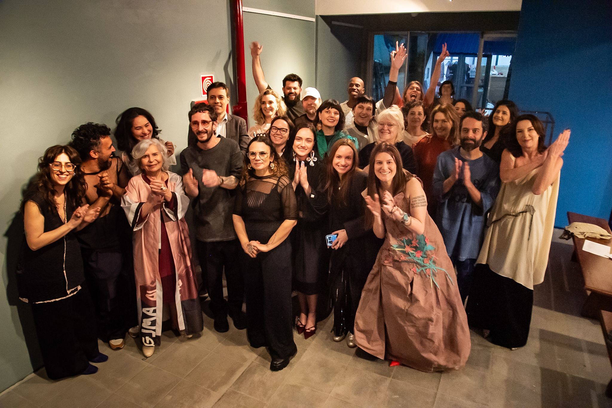 Desfile de marca autoral paranaense encerra residência artística da H-AL no Museu Casa Alfredo Andersen