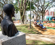 Exposição “Calderari – Amar, Além do Mar” inaugura na Praça Alfredo Andersen com presença de diversos artistas. Foto: Kraw Penas/SEEC