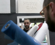 Alexandre Linhares e Thifany F. retornam ao Museu Alfredo Andersen para residência artística sobre separação e novos caminhos autorais