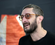 Alexandre Linhares e Thifany F. retornam ao Museu Alfredo Andersen para residência artística sobre separação e novos caminhos autorais