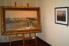 Local: Museu Alfredo Andersen - Rua Mateus Leme, 336 - Centro - Horário: 2ºa 6º feira: 9h00 às 18h00 - Sábados e Domingos das 10h00 às 16h00
<br/>
<br/>
Por ocasião do registro fotográfico do acervo do Museu para o catálogo “Museu Alfredo Andersen” publicado pelo Governo do Paraná através da Secretaria de Estado da Cultura, sugerimos a Nego Miranda que também fizesse da paisagens paranaenses pintadas há décadas por Alfredo Andersen