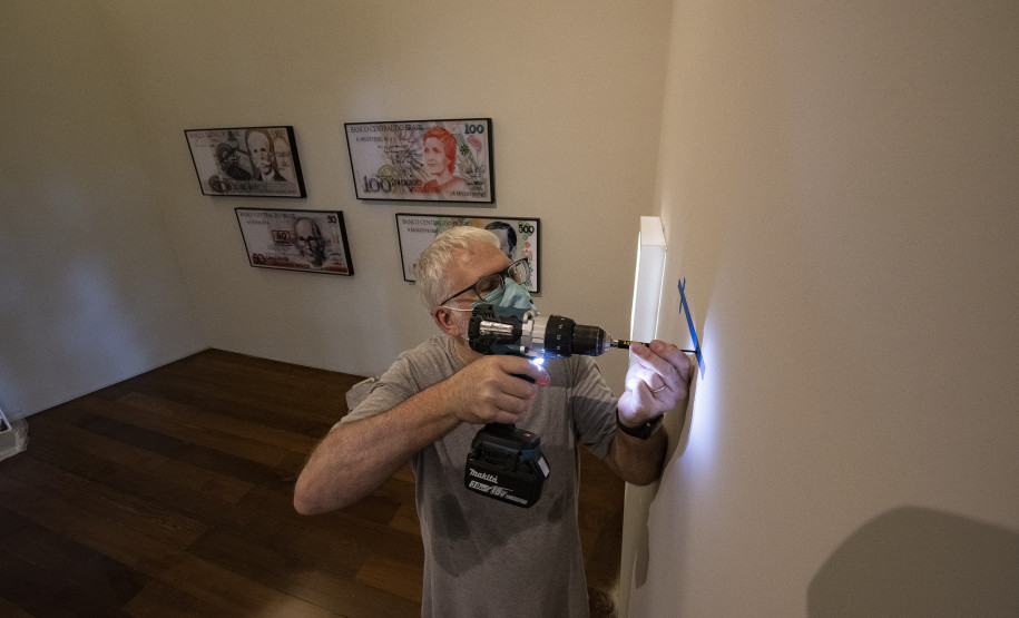 Alexandre Frangioni monta exposição