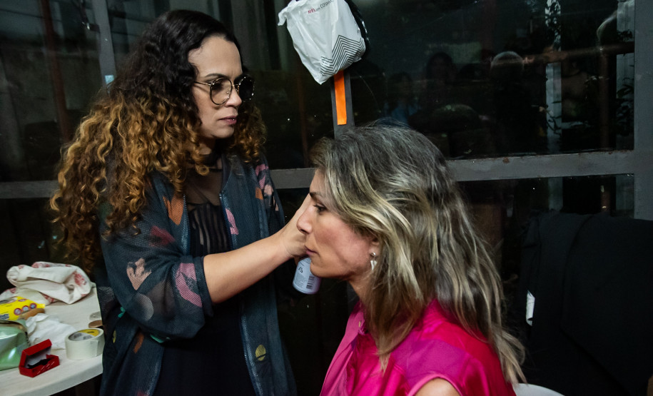 Desfile de marca autoral paranaense encerra residência artística da H-AL no Museu Casa Alfredo Andersen