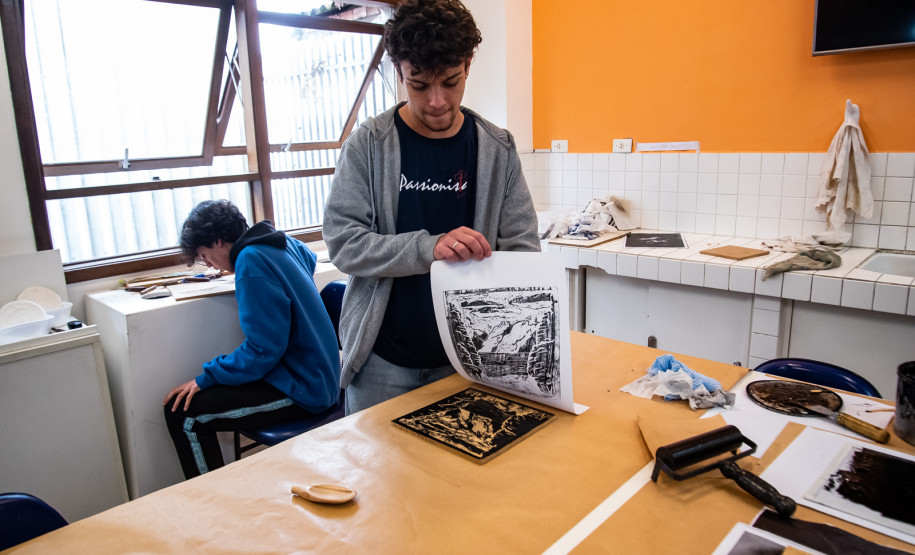 Obras de jovens talentos do CJAP vão compor a exposição de Fernando Calderari. Foto: Kraw Penas/SEEC