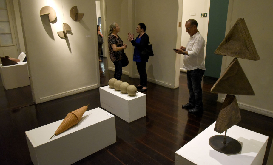 Coletiva 5, 10 e 20 no Museu Alfredo Andersen