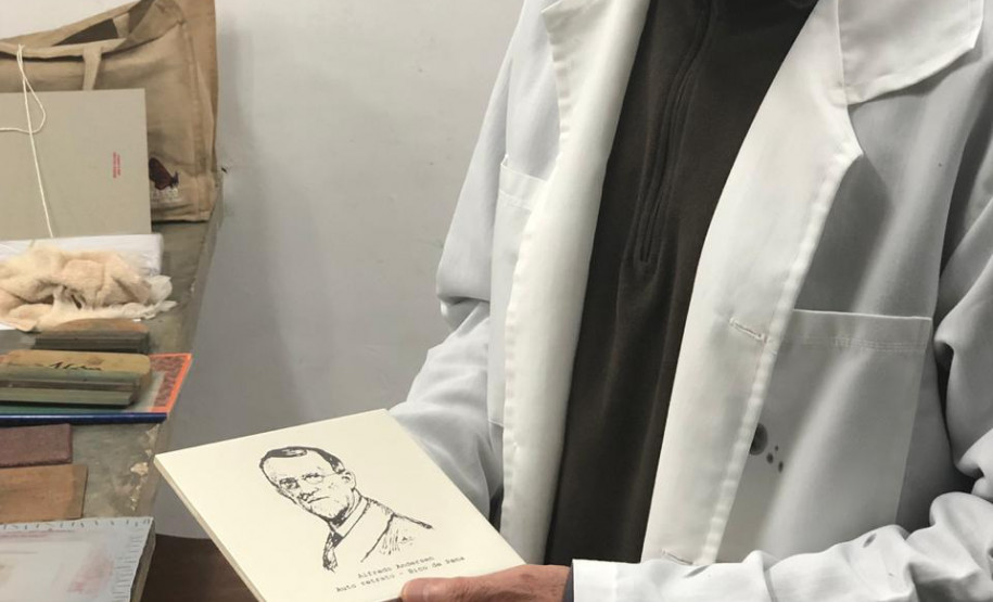 O professor Sergio Moura em uma das aulas.
