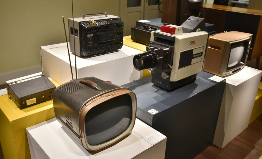 Exposição "Ilhas da Imaginação" no Museu da Imagem e do Som do Paraná (MIS-PR).