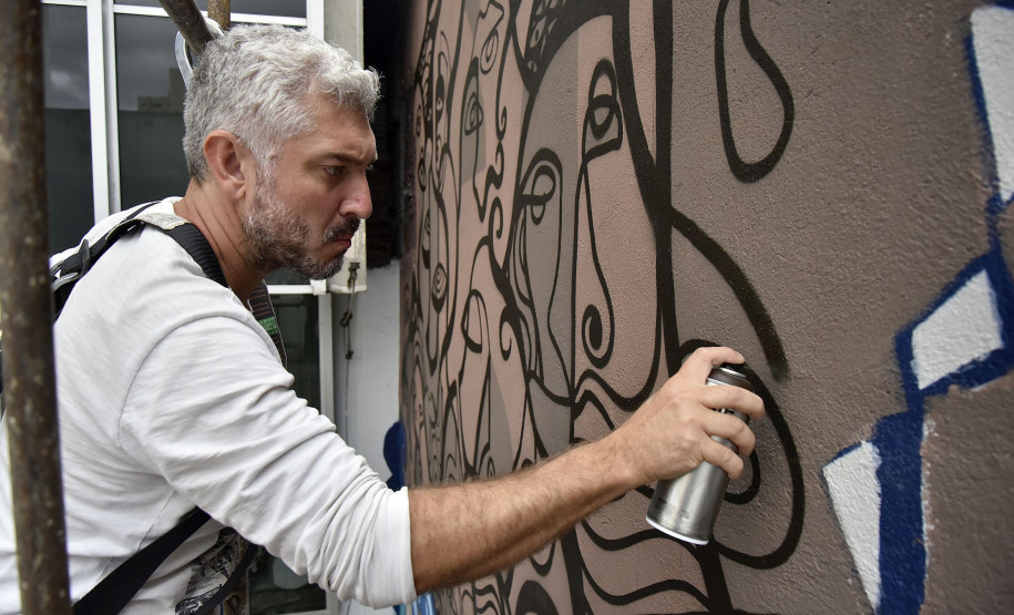 Maercelo Le, muralista.