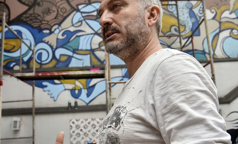 Marcelo Le, muralista.