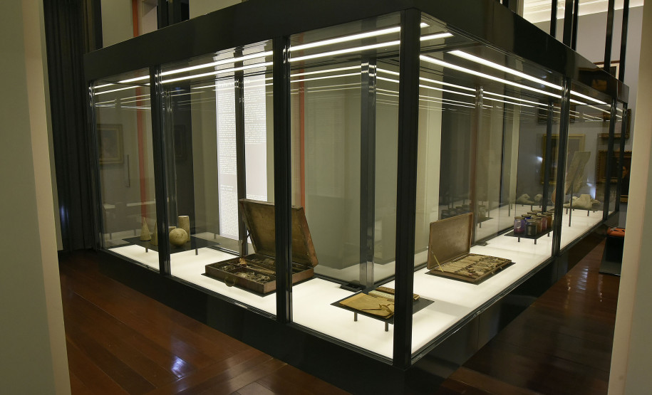 Exposição permanente de parte do acervo do artista Alfredo Andersen